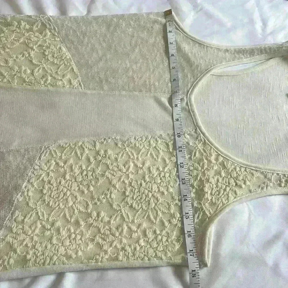 Vioblu Cream Knit Women’s tank top size medium - Picture 8 of 8